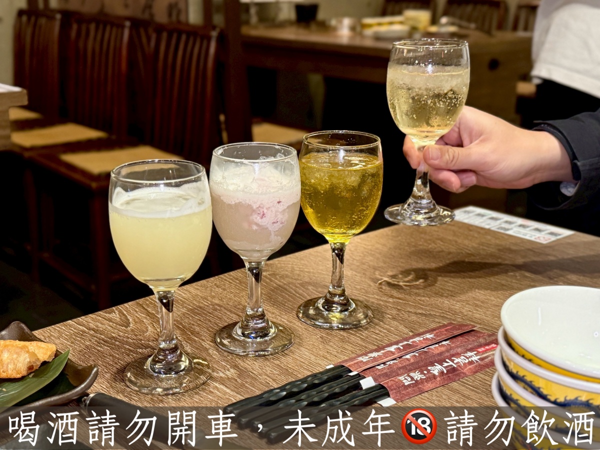 【台北西門火鍋推薦】問鼎 ‧ 皇上吉祥 宮廷火鍋霸氣大升級︱單點及套餐低消$600不分平假日用餐不限時嗨翻天!全台最長酒牆、哈根達斯無限吃 - 第13張圖 【台北西門火鍋推薦】問鼎 ‧ 皇上吉祥 宮廷火鍋霸氣大升級︱單點及套餐低消$600不分平假日用餐不限時嗨翻天!全台最長酒牆、哈根達斯無限吃