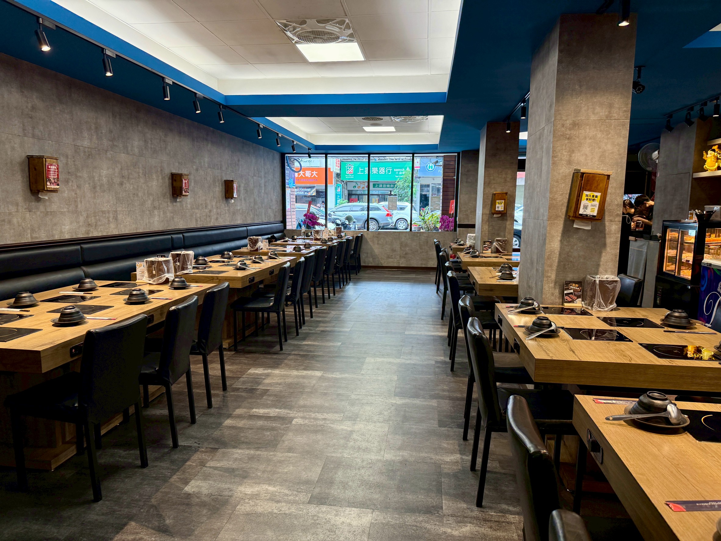 【桃園火鍋推薦】饗點鍋精緻鍋物桃園成功店:18盎司浮誇極寵和牛 + 巨龍龍蝦海陸拼盤還有蔬菜飲料冰淇淋水果自助吧吃到飽 - 第5張圖