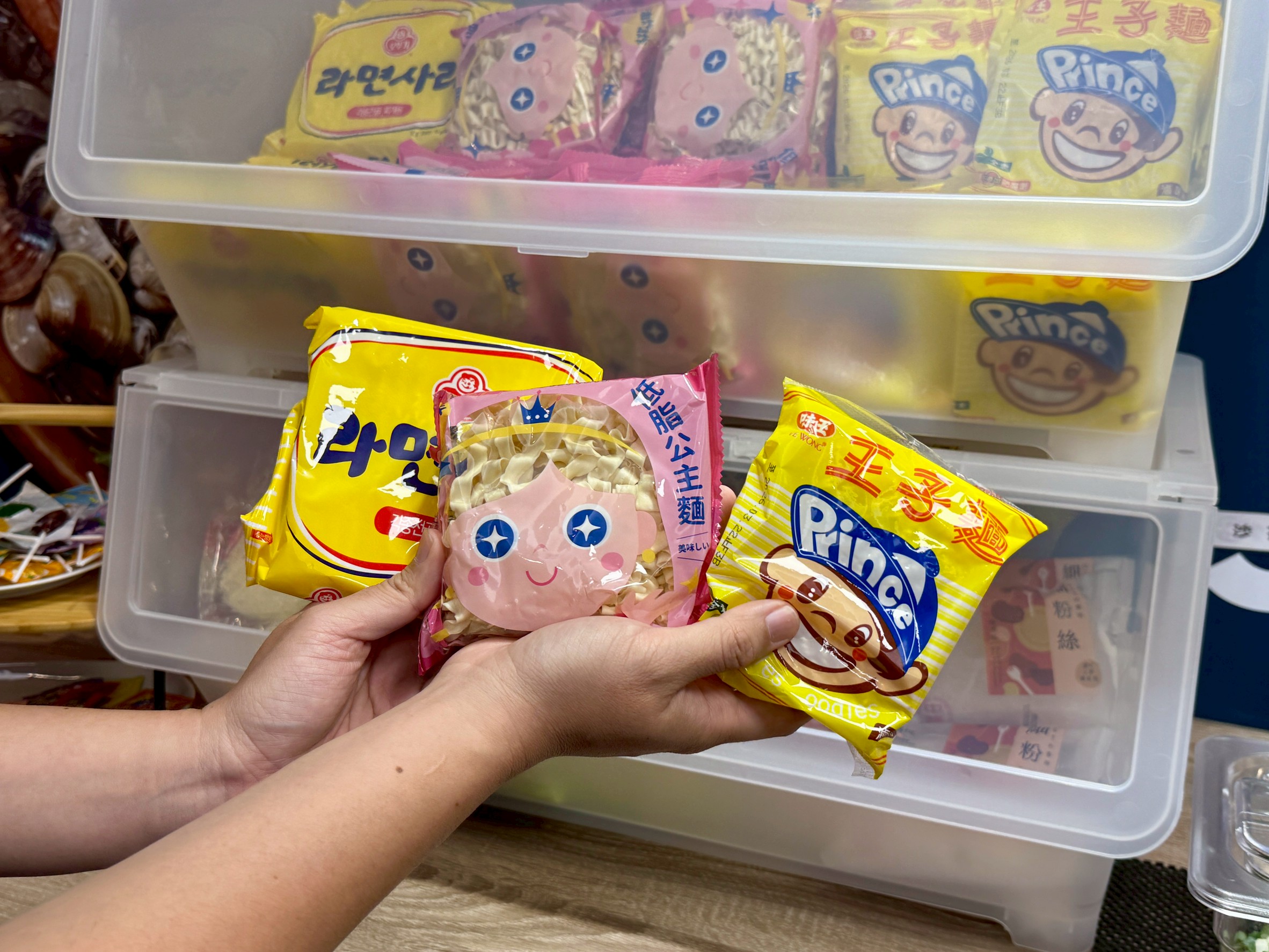 【桃園火鍋推薦】饗點鍋精緻鍋物桃園成功店:18盎司浮誇極寵和牛 + 巨龍龍蝦海陸拼盤還有蔬菜飲料冰淇淋水果自助吧吃到飽 - 第11張圖