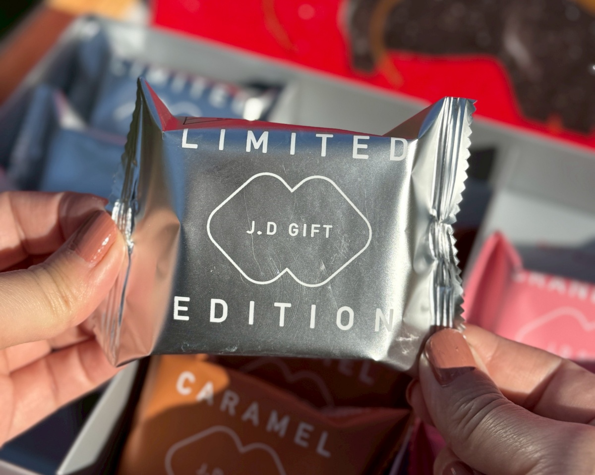 【2026春節禮盒推薦】簡單李:神級奶油夾心餅乾馬年過年禮盒「馭馬歸真」:不只是餅乾,是勇敢與祝福的油畫藝術品! - 第8張圖 【2026春節禮盒推薦】簡單李:神級奶油夾心餅乾馬年過年禮盒「馭馬歸真」:不只是餅乾,是勇敢與祝福的油畫藝術品!