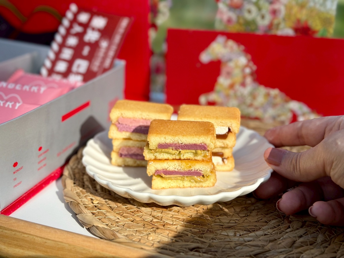 【2026春節禮盒推薦】簡單李:神級奶油夾心餅乾馬年過年禮盒「馭馬歸真」:不只是餅乾,是勇敢與祝福的油畫藝術品! - 第17張圖 【2026春節禮盒推薦】簡單李:神級奶油夾心餅乾馬年過年禮盒「馭馬歸真」:不只是餅乾,是勇敢與祝福的油畫藝術品!