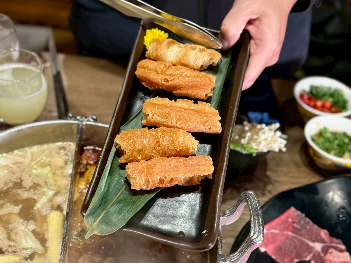 【台北西門火鍋推薦】問鼎 ‧ 皇上吉祥 宮廷火鍋霸氣大升級︱單點及套餐低消$600不分平假日用餐不限時嗨翻天!全台最長酒牆、哈根達斯無限吃 - 第29張圖 【台北西門火鍋推薦】問鼎 ‧ 皇上吉祥 宮廷火鍋霸氣大升級︱單點及套餐低消$600不分平假日用餐不限時嗨翻天!全台最長酒牆、哈根達斯無限吃