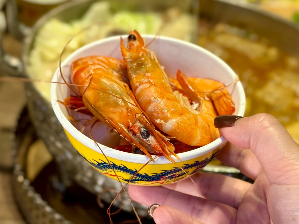 【台北西門火鍋推薦】問鼎 ‧ 皇上吉祥 宮廷火鍋霸氣大升級︱單點及套餐低消$600不分平假日用餐不限時嗨翻天！全台最長酒牆、哈根達斯無限吃