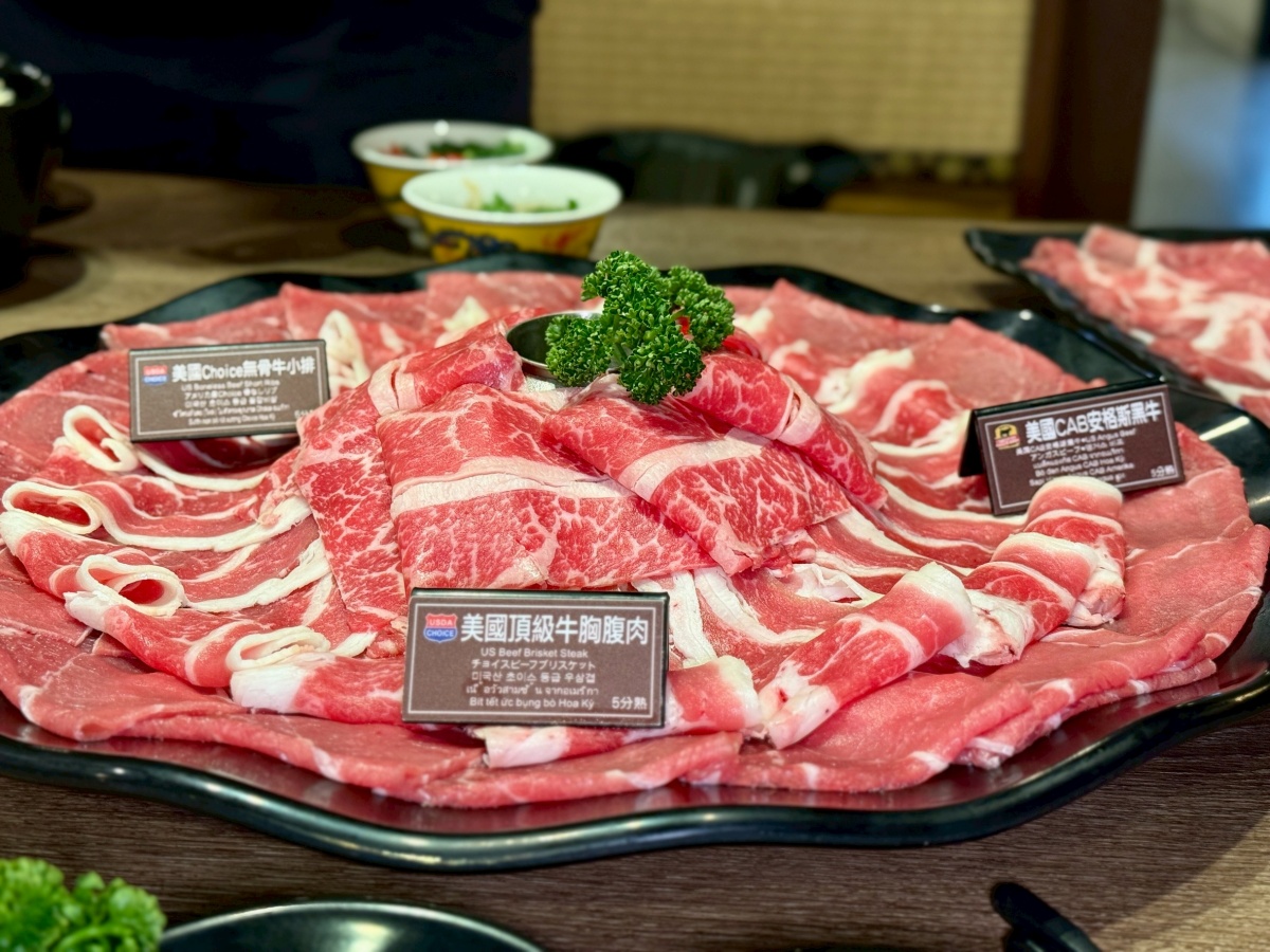 【台北西門火鍋推薦】問鼎 ‧ 皇上吉祥 宮廷火鍋霸氣大升級︱單點及套餐低消$600不分平假日用餐不限時嗨翻天!全台最長酒牆、哈根達斯無限吃 - 第20張圖 【台北西門火鍋推薦】問鼎 ‧ 皇上吉祥 宮廷火鍋霸氣大升級︱單點及套餐低消$600不分平假日用餐不限時嗨翻天!全台最長酒牆、哈根達斯無限吃