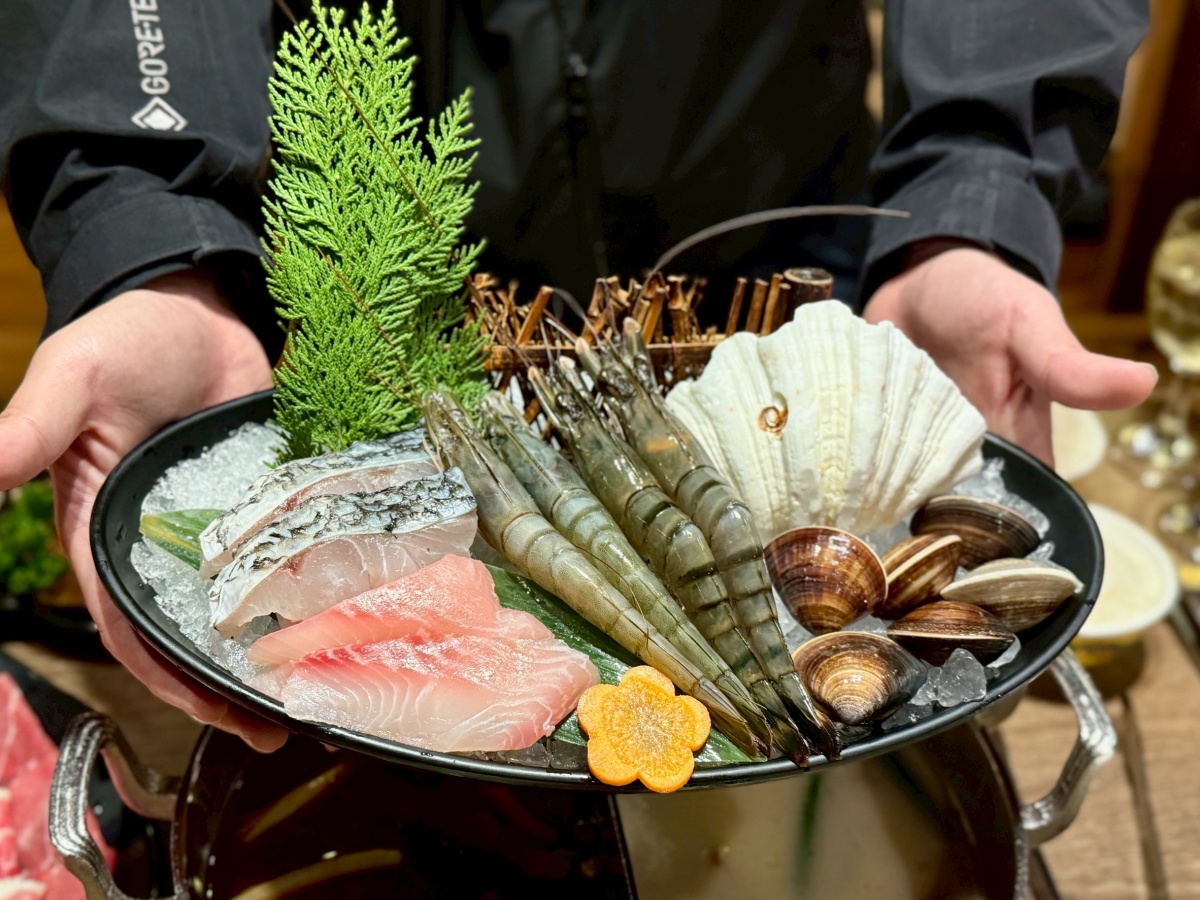 【台北西門火鍋推薦】問鼎 ‧ 皇上吉祥 宮廷火鍋霸氣大升級︱單點及套餐低消$600不分平假日用餐不限時嗨翻天!全台最長酒牆、哈根達斯無限吃 - 第23張圖 【台北西門火鍋推薦】問鼎 ‧ 皇上吉祥 宮廷火鍋霸氣大升級︱單點及套餐低消$600不分平假日用餐不限時嗨翻天!全台最長酒牆、哈根達斯無限吃