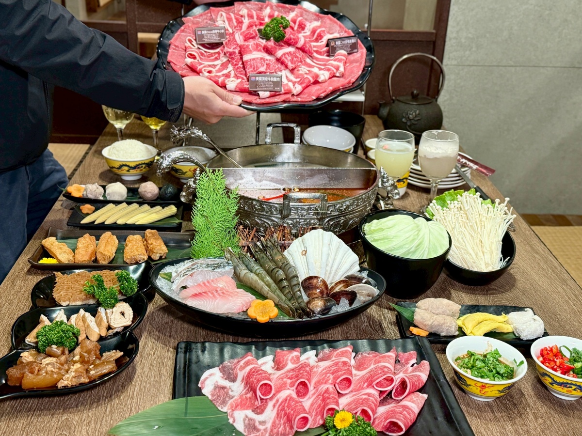 【台北西門火鍋推薦】問鼎 ‧ 皇上吉祥 宮廷火鍋霸氣大升級︱單點及套餐低消$600不分平假日用餐不限時嗨翻天!全台最長酒牆、哈根達斯無限吃 - 第1張圖 【台北西門火鍋推薦】問鼎 ‧ 皇上吉祥 宮廷火鍋霸氣大升級︱單點及套餐低消$600不分平假日用餐不限時嗨翻天!全台最長酒牆、哈根達斯無限吃