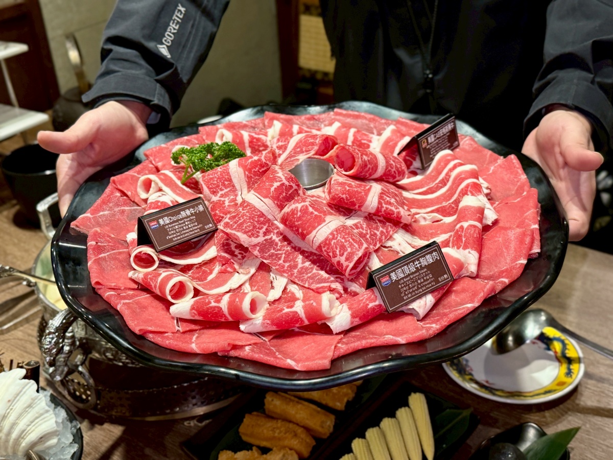 【台北西門火鍋推薦】問鼎 ‧ 皇上吉祥 宮廷火鍋霸氣大升級︱單點及套餐低消$600不分平假日用餐不限時嗨翻天!全台最長酒牆、哈根達斯無限吃 - 第19張圖 【台北西門火鍋推薦】問鼎 ‧ 皇上吉祥 宮廷火鍋霸氣大升級︱單點及套餐低消$600不分平假日用餐不限時嗨翻天!全台最長酒牆、哈根達斯無限吃