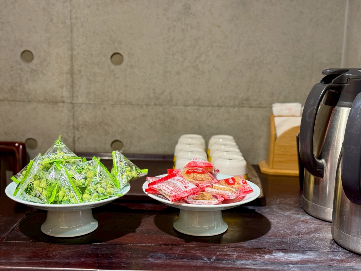 【台北西門火鍋推薦】問鼎 ‧ 皇上吉祥 宮廷火鍋霸氣大升級︱單點及套餐低消$600不分平假日用餐不限時嗨翻天！全台最長酒牆、哈根達斯無限吃