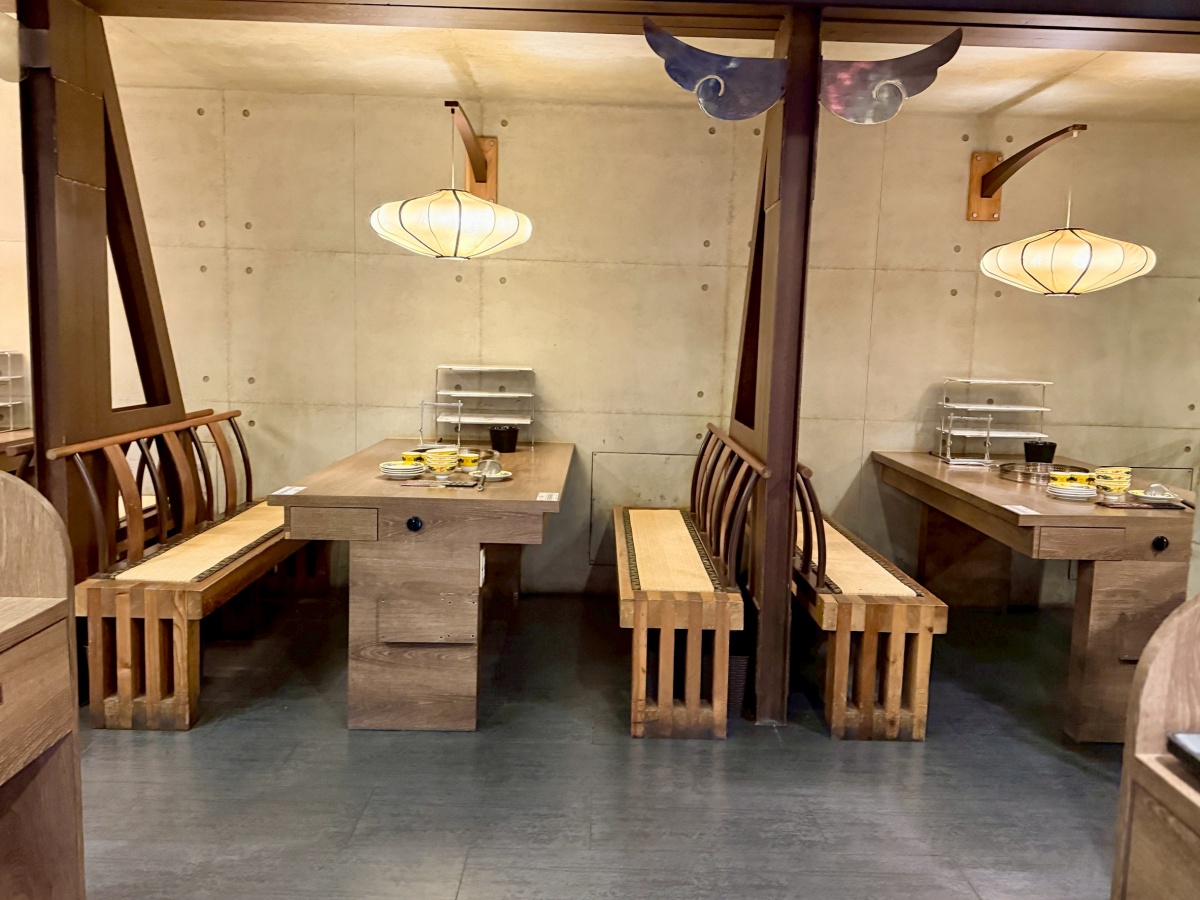 【台北西門火鍋推薦】問鼎 ‧ 皇上吉祥 宮廷火鍋霸氣大升級︱單點及套餐低消$600不分平假日用餐不限時嗨翻天!全台最長酒牆、哈根達斯無限吃 - 第6張圖 【台北西門火鍋推薦】問鼎 ‧ 皇上吉祥 宮廷火鍋霸氣大升級︱單點及套餐低消$600不分平假日用餐不限時嗨翻天!全台最長酒牆、哈根達斯無限吃