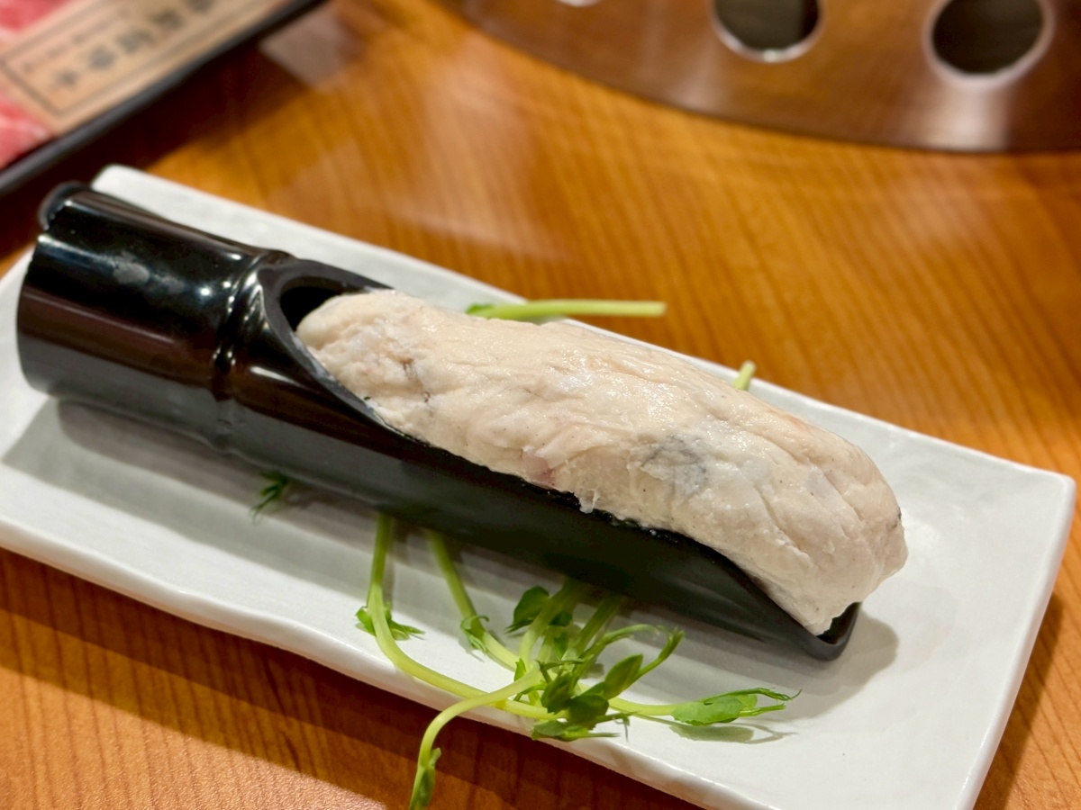 【永和美食推薦】饗串串成都麻辣串串鍋︱麻辣鍋vs奶香胡椒雞自助式擼串隨你拿，一串只要10元