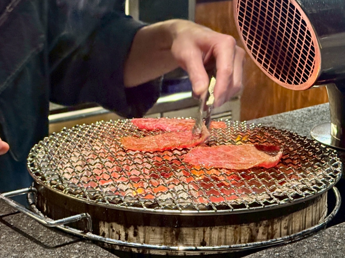 【台北頂級燒肉推薦】碳探和牛專門店：老饕必吃專業代烤碳火燒肉、70年老宅僅 12 席！海膽握壽司、和牛三明治，台北約會慶生聚餐推薦