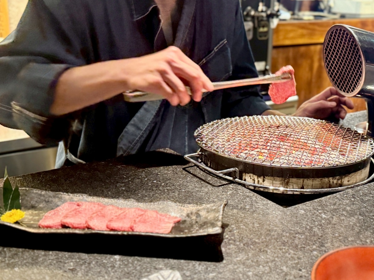【台北頂級燒肉推薦】碳探和牛專門店：老饕必吃專業代烤碳火燒肉、70年老宅僅 12 席！海膽握壽司、和牛三明治，台北約會慶生聚餐推薦