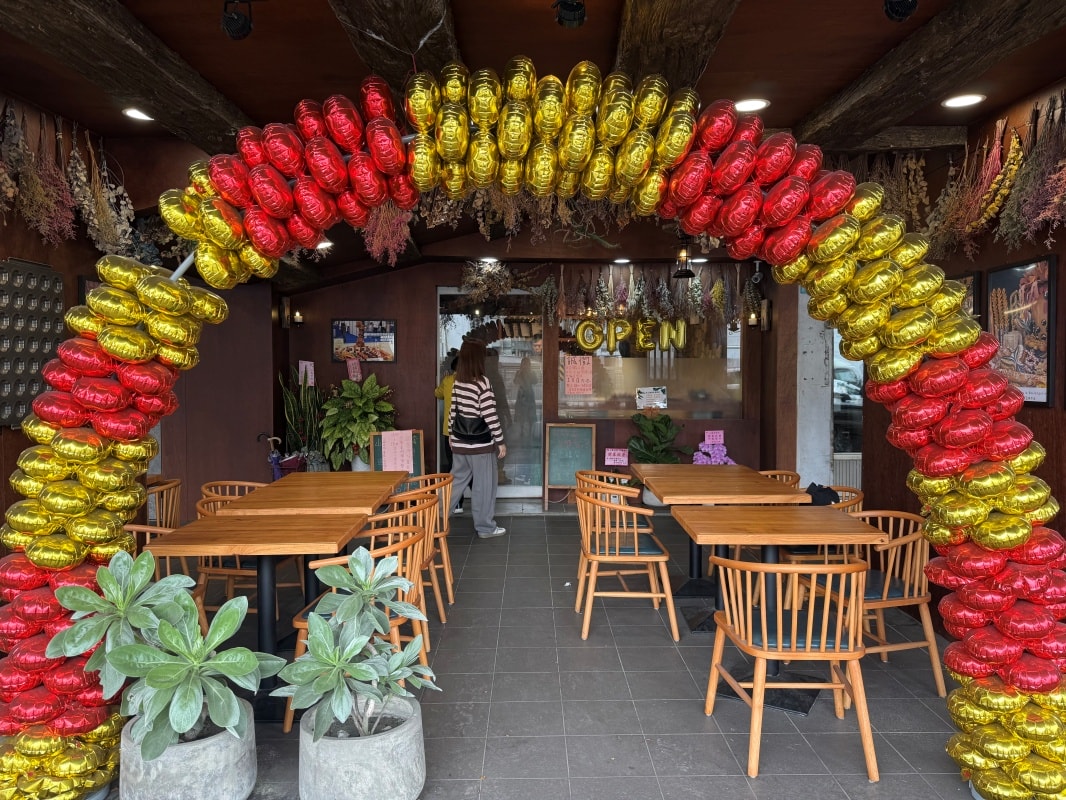 【新店美食】山崴烘焙寶橋店盛大開幕!三座世界麵包冠軍獎座坐鎮,必吃「鐵定旺」、千層蛋塔全攻略 - 第3張圖 【新店美食】山崴烘焙寶橋店盛大開幕!三座世界麵包冠軍獎座坐鎮,必吃「鐵定旺」、千層蛋塔全攻略