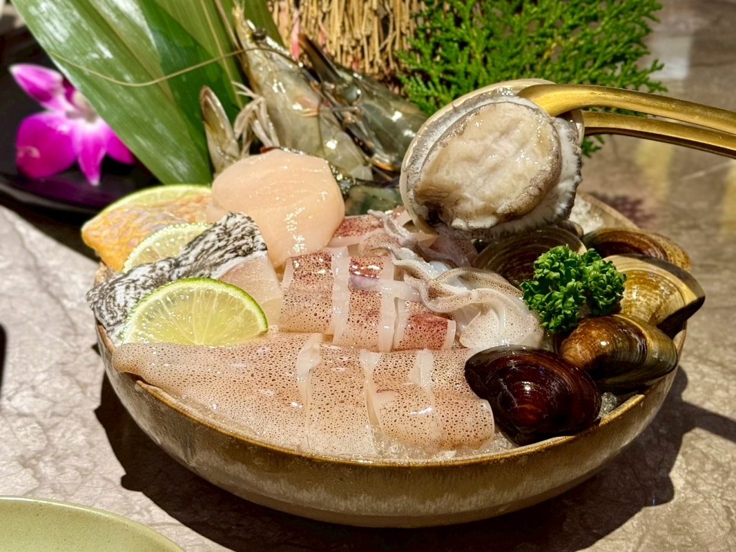 【台北大安火鍋推薦】聚食釜：台式頂級蝦湯鍋物，蝦湯濃郁爆表還可以升級黃金雜炊