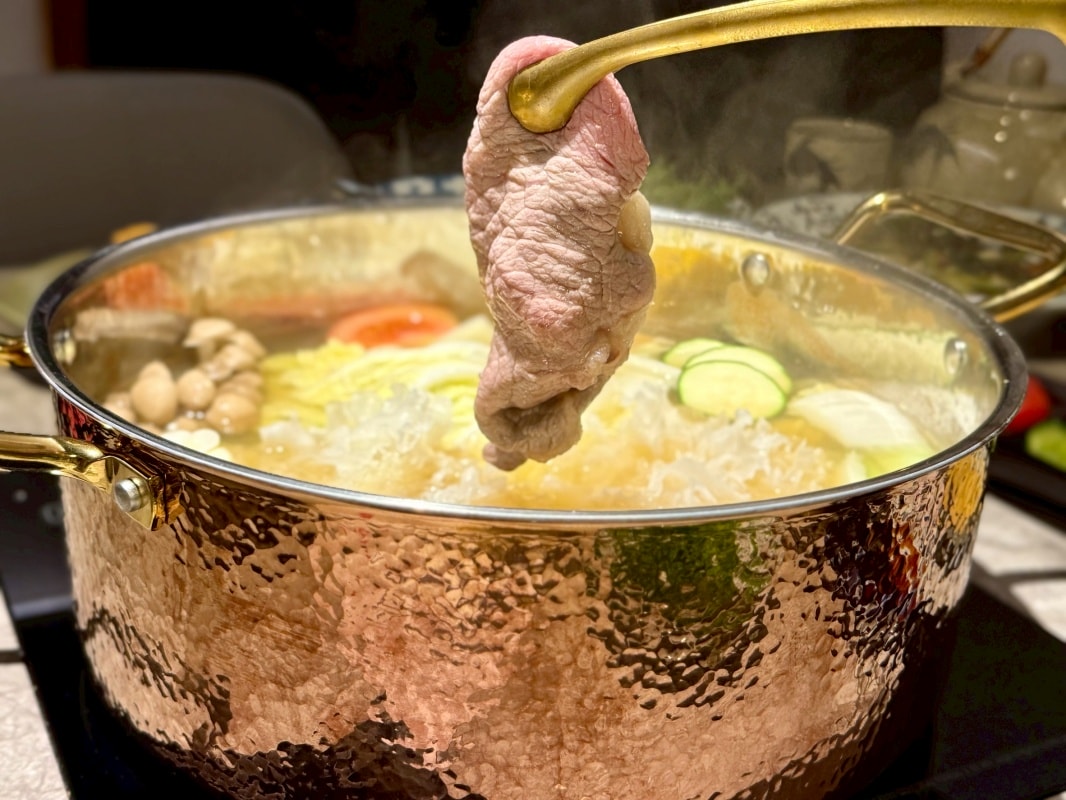 【台北大安火鍋推薦】聚食釜：台式頂級蝦湯鍋物，蝦湯濃郁爆表還可以升級黃金雜炊