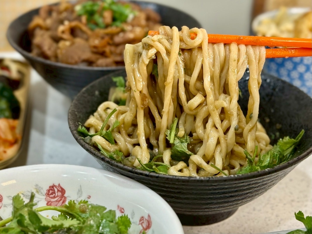 【三重美食小吃推薦】一記麻(雞湯.麻辣.台式滷味)香菜皮蛋麵控的最愛、紅油抄手還有肉滿滿的韓式烤肉飯、麻辣滷肉飯 - 第9張圖 【三重美食小吃推薦】一記麻(雞湯.麻辣.台式滷味)香菜皮蛋麵控的最愛、紅油抄手還有肉滿滿的韓式烤肉飯、麻辣滷肉飯