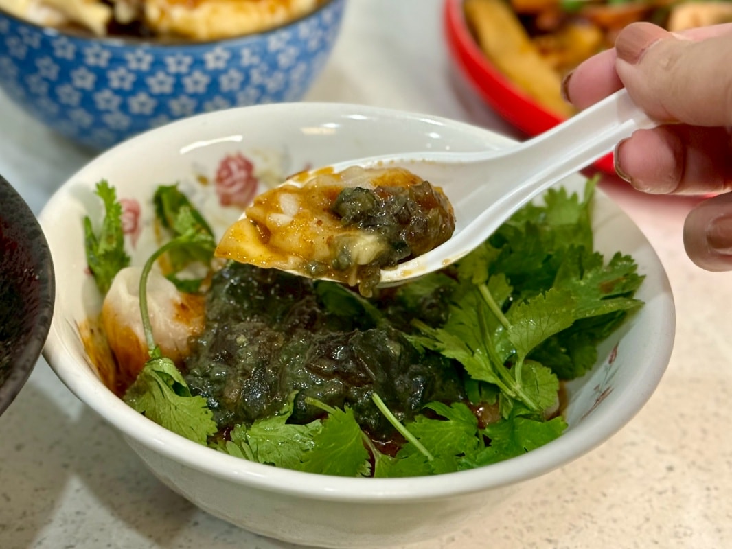 【三重美食小吃推薦】一記麻(雞湯.麻辣.台式滷味)香菜皮蛋麵控的最愛、紅油抄手還有肉滿滿的韓式烤肉飯、麻辣滷肉飯 - 第11張圖 【三重美食小吃推薦】一記麻(雞湯.麻辣.台式滷味)香菜皮蛋麵控的最愛、紅油抄手還有肉滿滿的韓式烤肉飯、麻辣滷肉飯