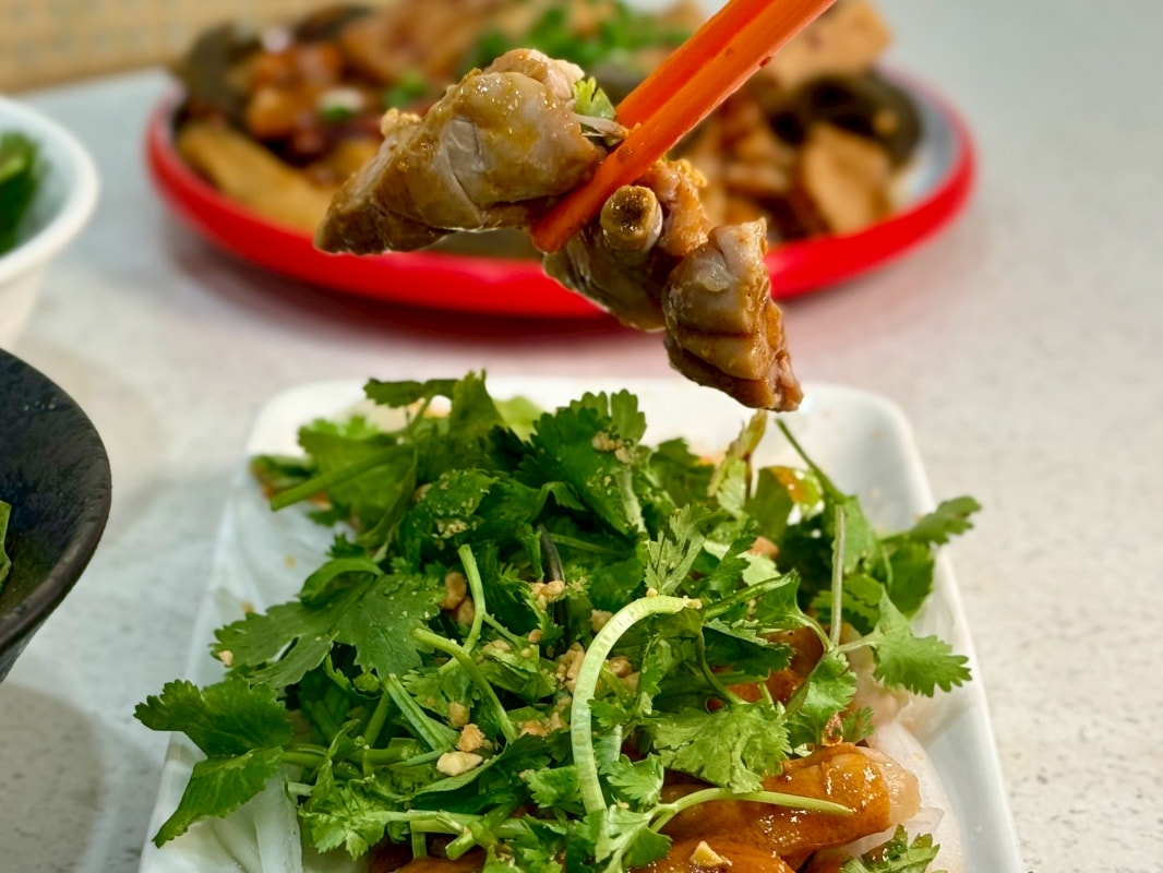 【三重美食小吃推薦】一記麻(雞湯.麻辣.台式滷味)香菜皮蛋麵控的最愛、紅油抄手還有肉滿滿的韓式烤肉飯、麻辣滷肉飯 - 第18張圖 【三重美食小吃推薦】一記麻(雞湯.麻辣.台式滷味)香菜皮蛋麵控的最愛、紅油抄手還有肉滿滿的韓式烤肉飯、麻辣滷肉飯