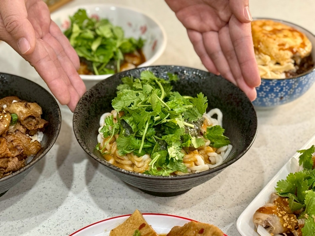 【三重美食小吃推薦】一記麻(雞湯.麻辣.台式滷味)香菜皮蛋麵控的最愛、紅油抄手還有肉滿滿的韓式烤肉飯、麻辣滷肉飯 - 第7張圖 【三重美食小吃推薦】一記麻(雞湯.麻辣.台式滷味)香菜皮蛋麵控的最愛、紅油抄手還有肉滿滿的韓式烤肉飯、麻辣滷肉飯