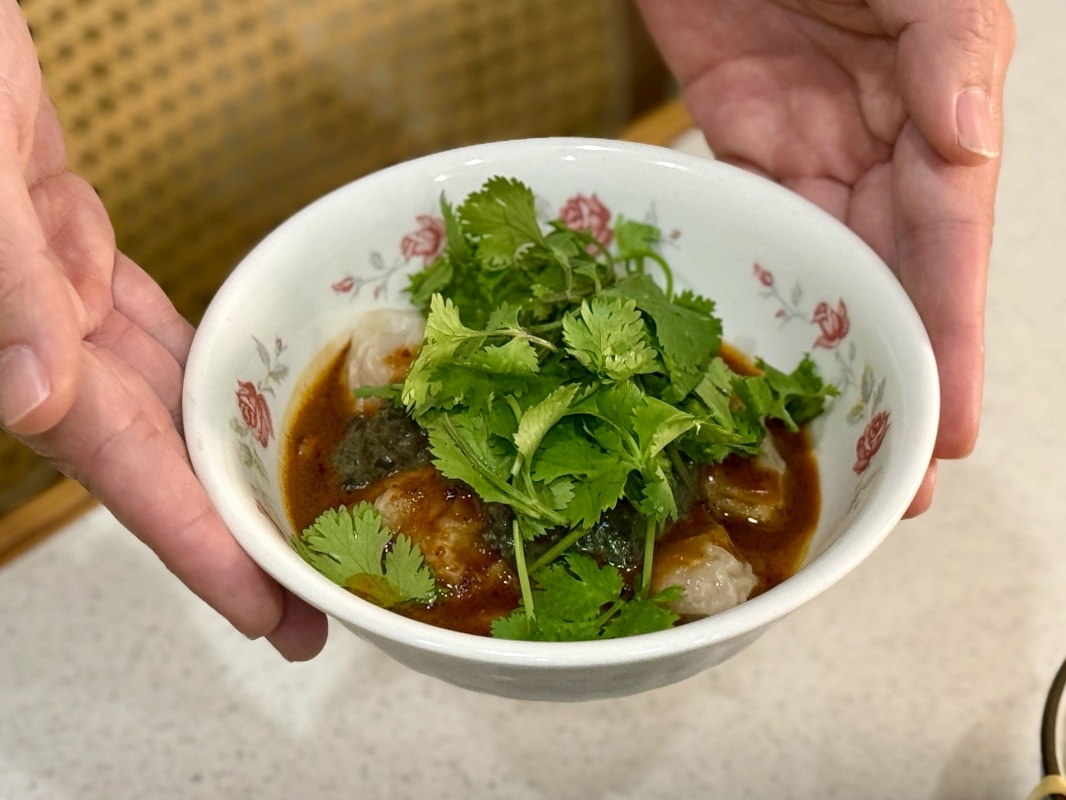 【三重美食小吃推薦】一記麻（雞湯.麻辣.台式滷味）香菜皮蛋麵控的最愛、紅油抄手還有肉滿滿的韓式烤肉飯、麻辣滷肉飯