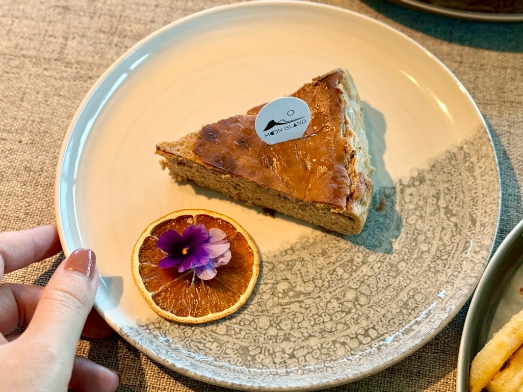 【桃園新景觀餐廳】Moon Island 沐嶋 Bistro桃園旗艦店:座落龍山生態公園綠意中的灰色美學,人氣景點龍山地下宮殿,內壢網美餐廳打卡新地標(內有最新菜單) - 第16張圖 【桃園新景觀餐廳】Moon Island 沐嶋 Bistro桃園旗艦店:座落龍山生態公園綠意中的灰色美學,人氣景點龍山地下宮殿,內壢網美餐廳打卡新地標(內有最新菜單)