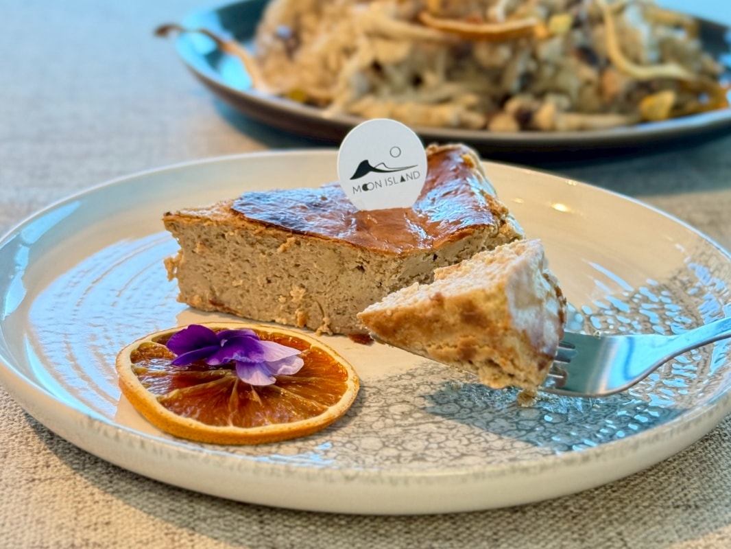 【桃園新景觀餐廳】Moon Island 沐嶋 Bistro桃園旗艦店:座落龍山生態公園綠意中的灰色美學,人氣景點龍山地下宮殿,內壢網美餐廳打卡新地標(內有最新菜單) - 第17張圖 【桃園新景觀餐廳】Moon Island 沐嶋 Bistro桃園旗艦店:座落龍山生態公園綠意中的灰色美學,人氣景點龍山地下宮殿,內壢網美餐廳打卡新地標(內有最新菜單)