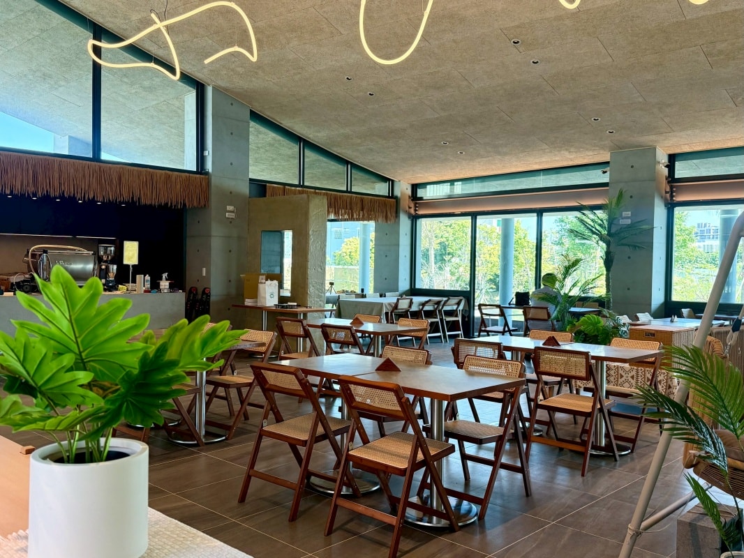【桃園新景觀餐廳】Moon Island 沐嶋 Bistro桃園旗艦店:座落龍山生態公園綠意中的灰色美學,人氣景點龍山地下宮殿,內壢網美餐廳打卡新地標(內有最新菜單) - 第5張圖 【桃園新景觀餐廳】Moon Island 沐嶋 Bistro桃園旗艦店:座落龍山生態公園綠意中的灰色美學,人氣景點龍山地下宮殿,內壢網美餐廳打卡新地標(內有最新菜單)