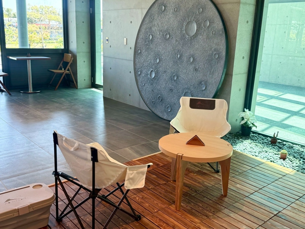 【桃園新景觀餐廳】Moon Island 沐嶋 Bistro桃園旗艦店：座落龍山生態公園綠意中的灰色美學，人氣景點龍山地下宮殿，內壢網美餐廳打卡新地標(內有最新菜單)