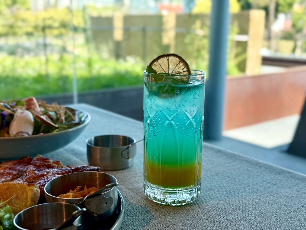 【桃園新景觀餐廳】Moon Island 沐嶋 Bistro桃園旗艦店:座落龍山生態公園綠意中的灰色美學,人氣景點龍山地下宮殿,內壢網美餐廳打卡新地標(內有最新菜單) - 第18張圖 【桃園新景觀餐廳】Moon Island 沐嶋 Bistro桃園旗艦店:座落龍山生態公園綠意中的灰色美學,人氣景點龍山地下宮殿,內壢網美餐廳打卡新地標(內有最新菜單)