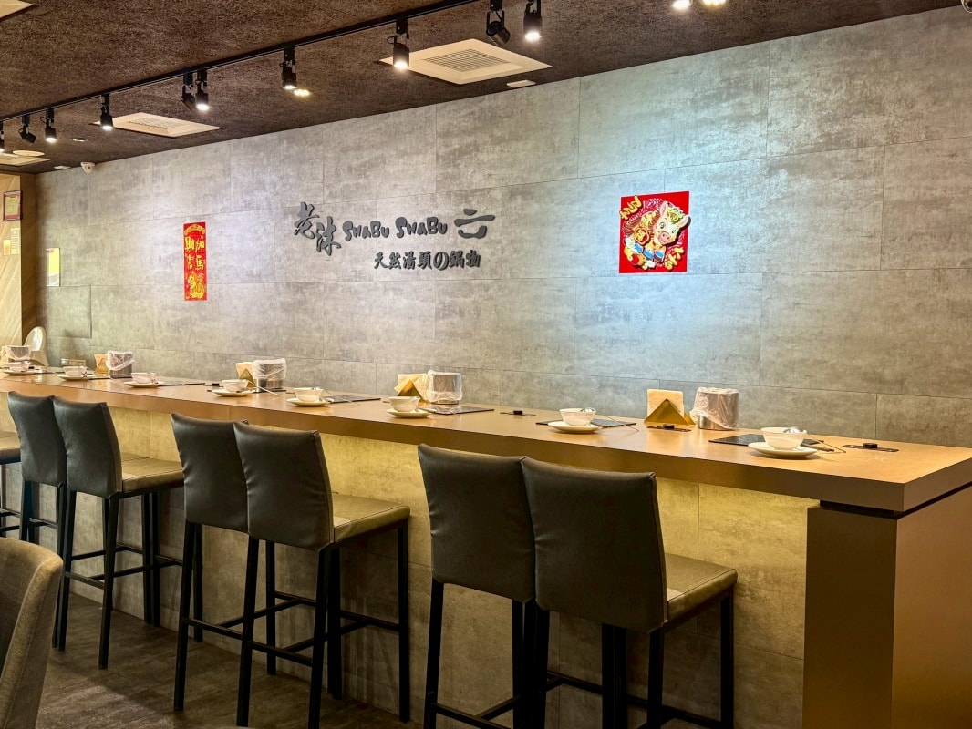 【三重火鍋推薦】老沐涮涮屋：套餐只要340元起就可以免費享用自助吧白飯、麵條、王子麵吃到飽還有麻奶鍋、雞湯鍋和壽喜燒