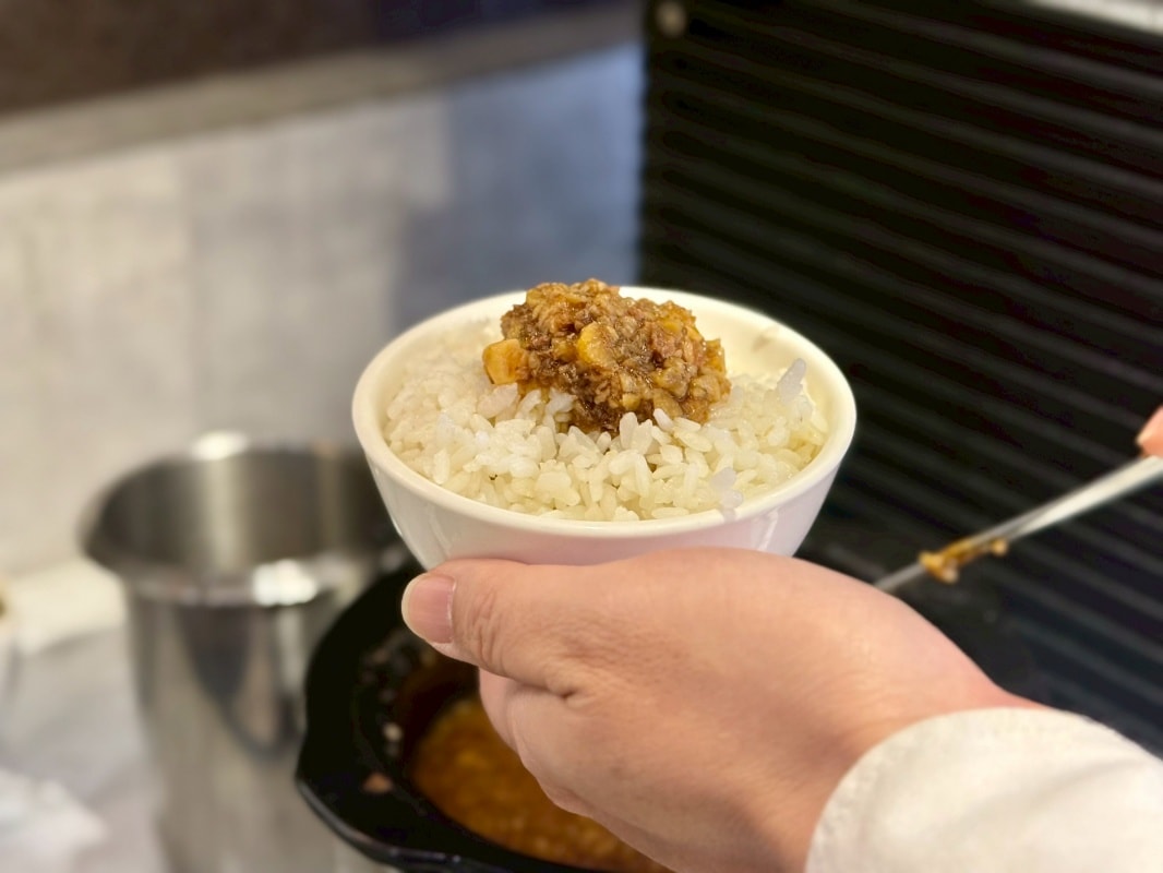 【三重火鍋推薦】老沐涮涮屋：套餐只要340元起就可以免費享用自助吧白飯、麵條、王子麵吃到飽還有麻奶鍋、雞湯鍋和壽喜燒