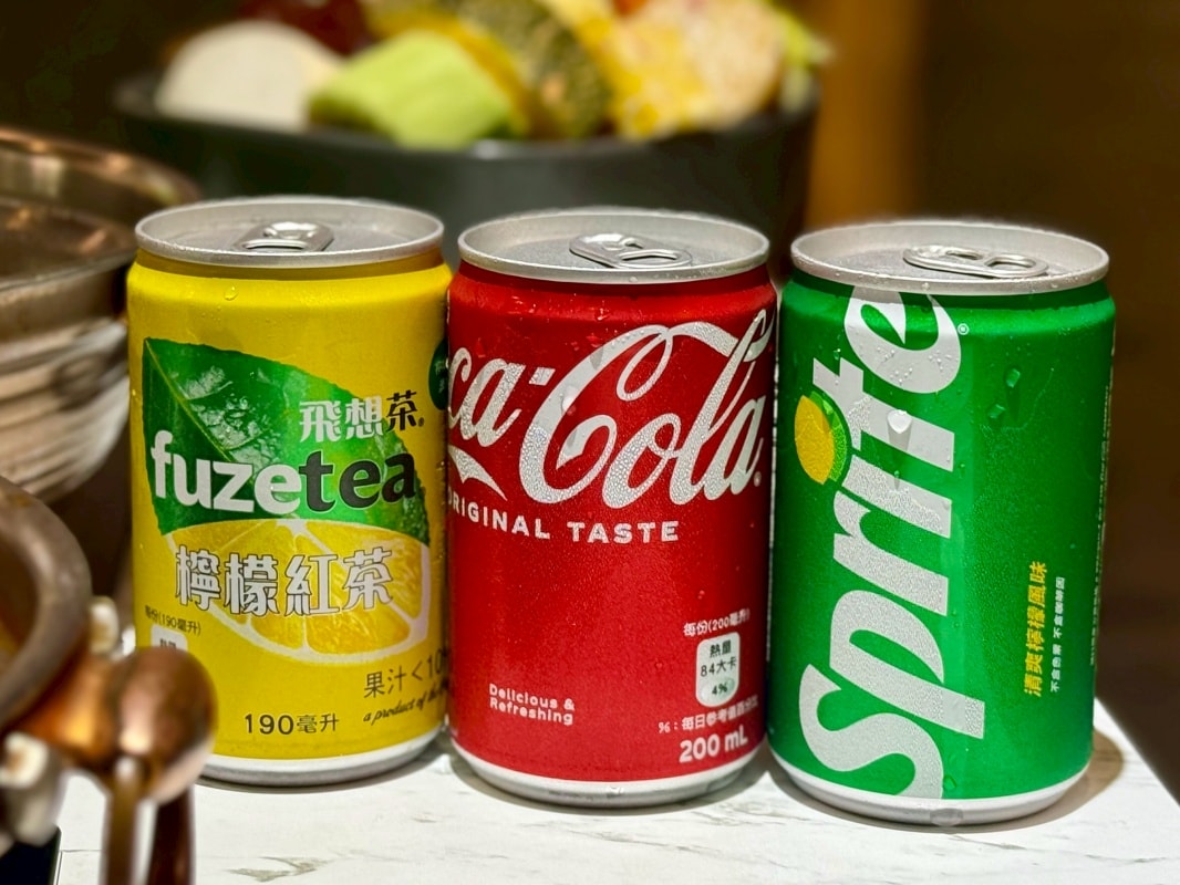【三重火鍋推薦】老沐涮涮屋：套餐只要340元起就可以免費享用自助吧白飯、麵條、王子麵吃到飽還有麻奶鍋、雞湯鍋和壽喜燒