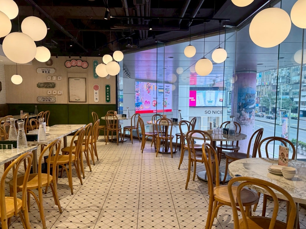 【台北東區美食】荷李活茶街 ：台北忠孝SOGO必吃港式茶餐廳，葡式蛋塔新上市還有邪惡珍珠漏奶華、金牌脆皮雞！