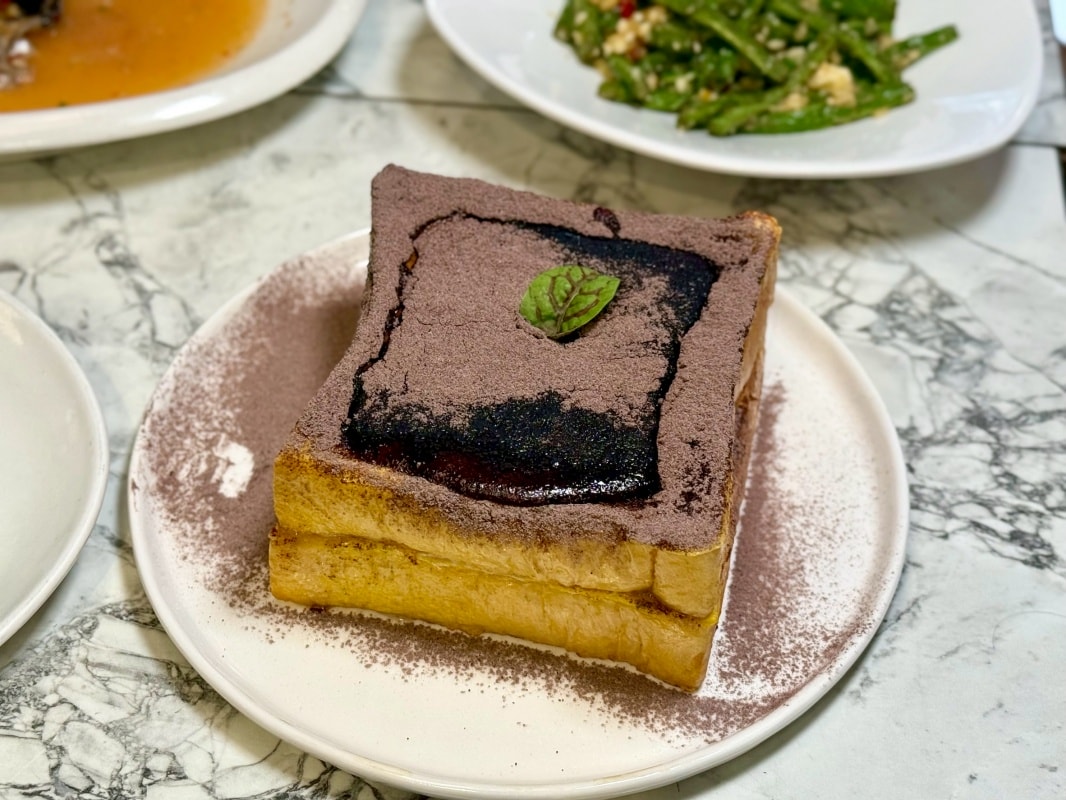 【台北東區美食】荷李活茶街 ：台北忠孝SOGO必吃港式茶餐廳，葡式蛋塔新上市還有邪惡珍珠漏奶華、金牌脆皮雞！