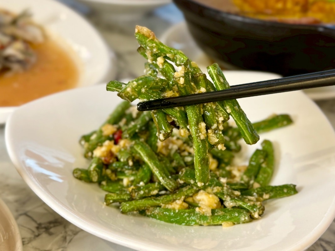 【台北東區美食】荷李活茶街 ：台北忠孝SOGO必吃港式茶餐廳，葡式蛋塔新上市還有邪惡珍珠漏奶華、金牌脆皮雞！