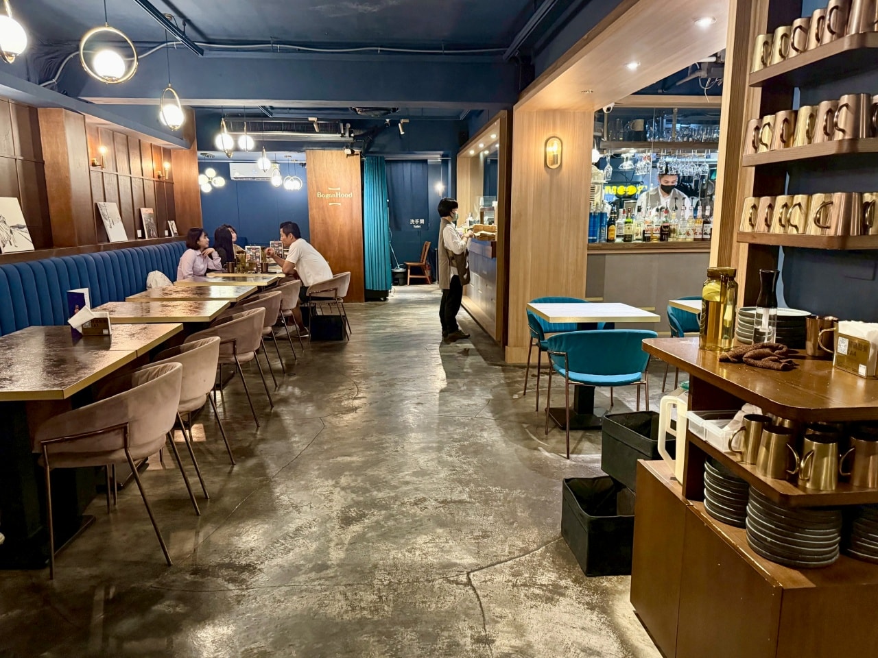 【台北大巨蛋松菸美食】BaganHood 蔬食餐酒館:炙燒明太子法國麵包、像炸雞的花椰菜，美味蔬食餐點甜點飲料，聚餐約會超適合