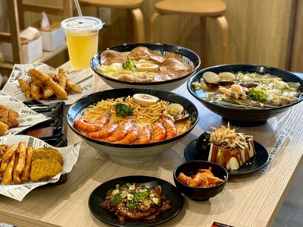【樹林美食推薦】二春外鍋燒專賣店：內用可免費續拉麵一次，新推草蝦滿盛超大碗鍋燒意麵爆量登場