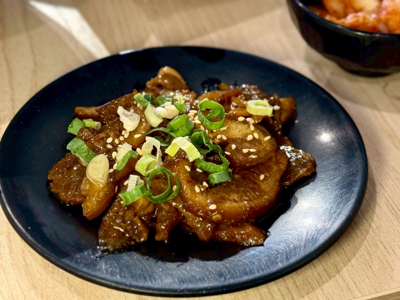 【樹林美食推薦】二春外鍋燒專賣店：內用可免費續拉麵一次，新推草蝦滿盛超大碗鍋燒意麵爆量登場