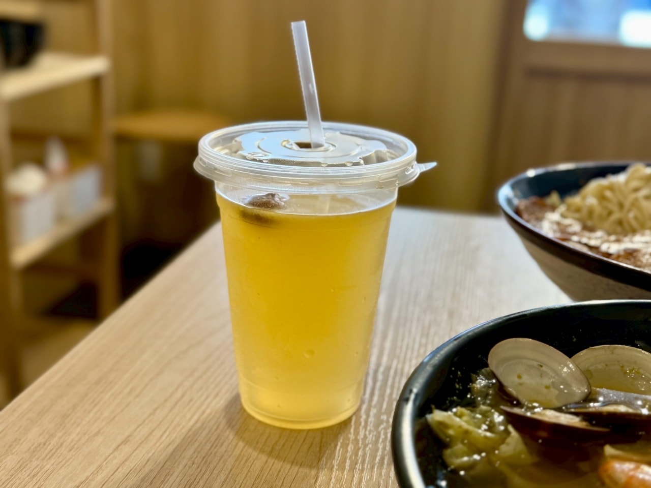 【樹林美食推薦】二春外鍋燒專賣店：內用可免費續拉麵一次，新推草蝦滿盛超大碗鍋燒意麵爆量登場
