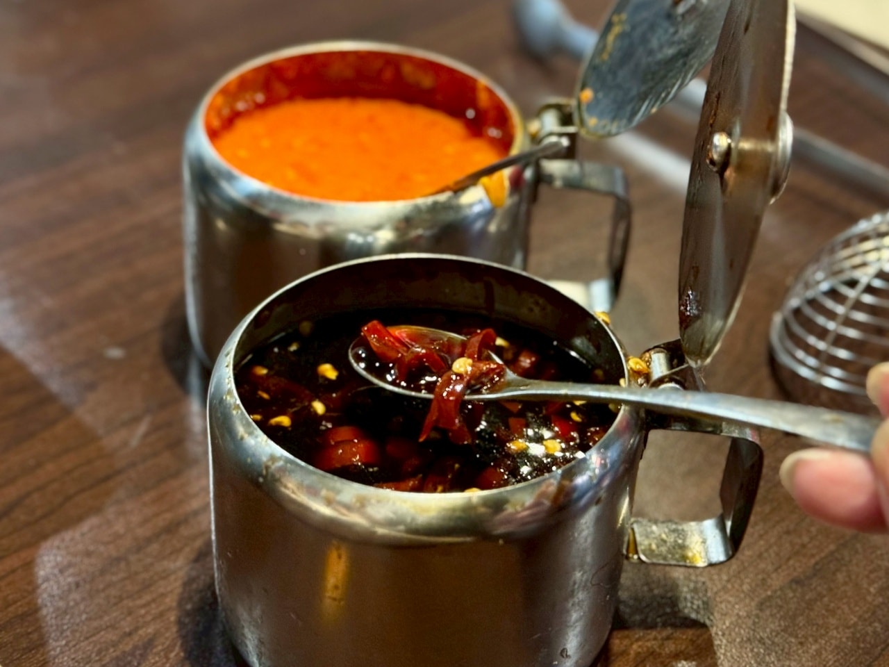 【板橋美食推薦】牛肉火鍋板橋總店:重量級牛肉鍋加上古法炭火以及牛肉原湯無限續超熱門人氣預約店 - 第17張圖 【板橋美食推薦】牛肉火鍋板橋總店:重量級牛肉鍋加上古法炭火以及牛肉原湯無限續超熱門人氣預約店