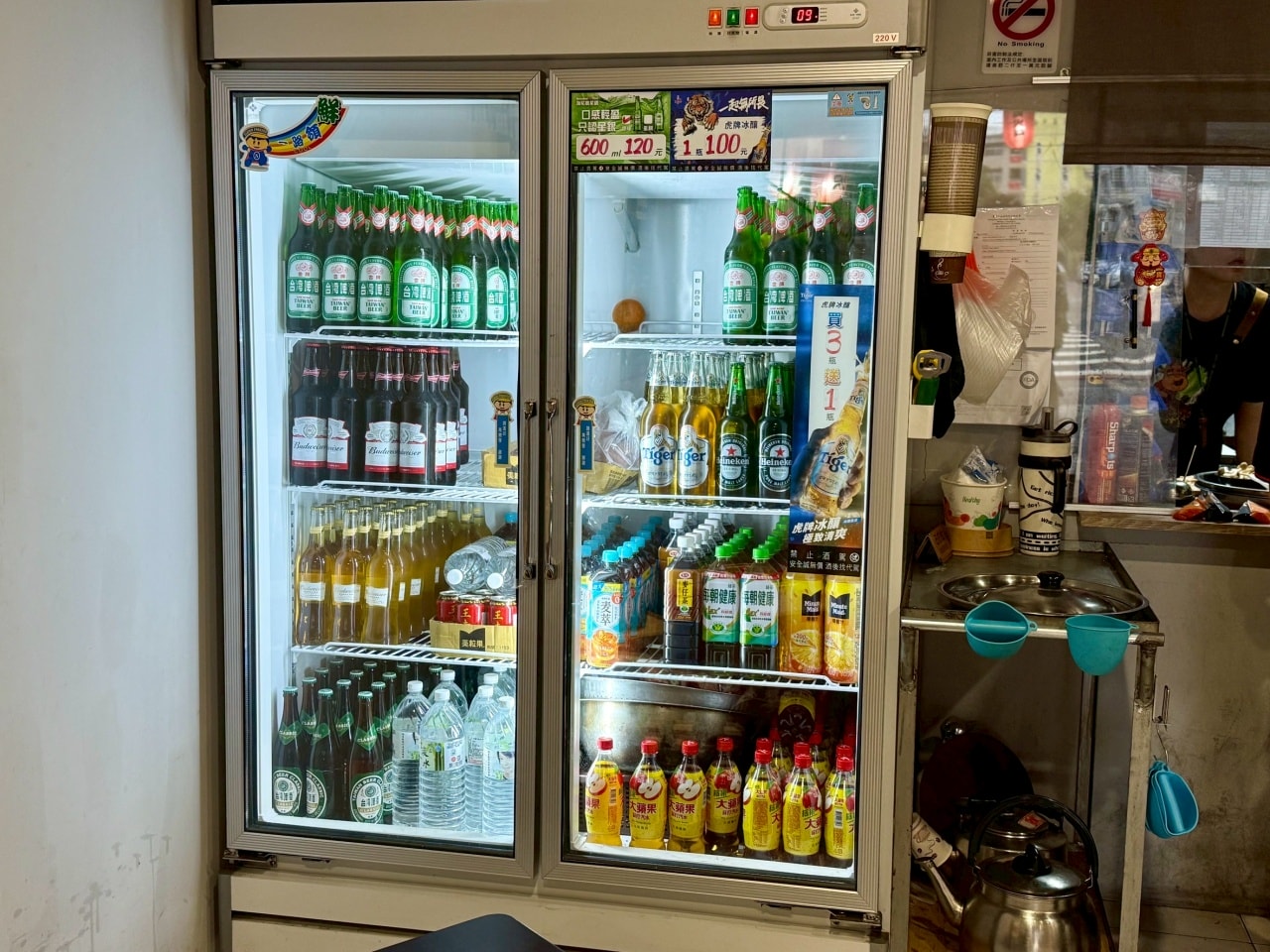 【板橋美食推薦】牛肉火鍋板橋總店:重量級牛肉鍋加上古法炭火以及牛肉原湯無限續超熱門人氣預約店 - 第5張圖 【板橋美食推薦】牛肉火鍋板橋總店:重量級牛肉鍋加上古法炭火以及牛肉原湯無限續超熱門人氣預約店