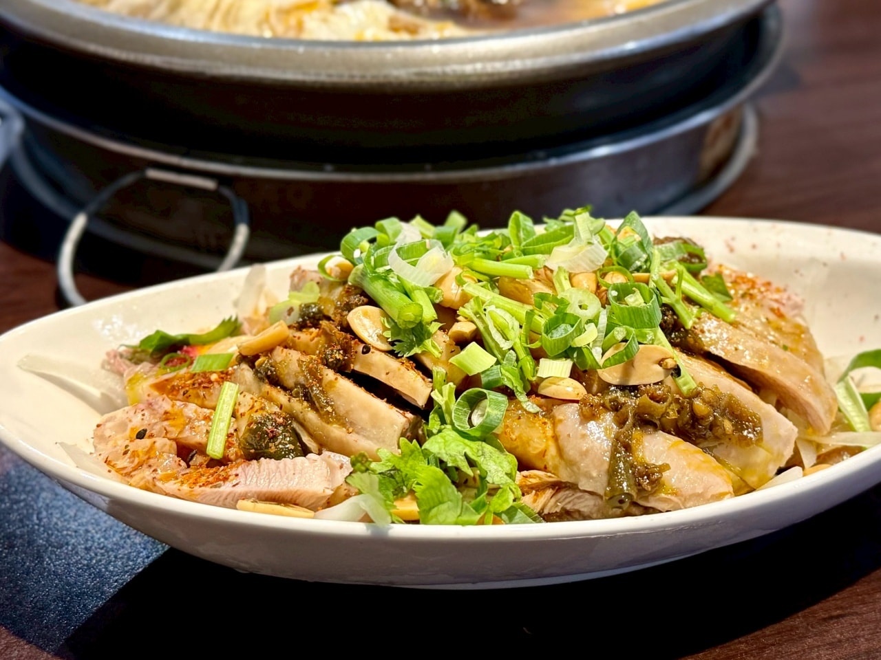 【板橋美食推薦】牛肉火鍋板橋總店：重量級牛肉鍋加上古法炭火以及牛肉原湯無限續超熱門人氣預約店