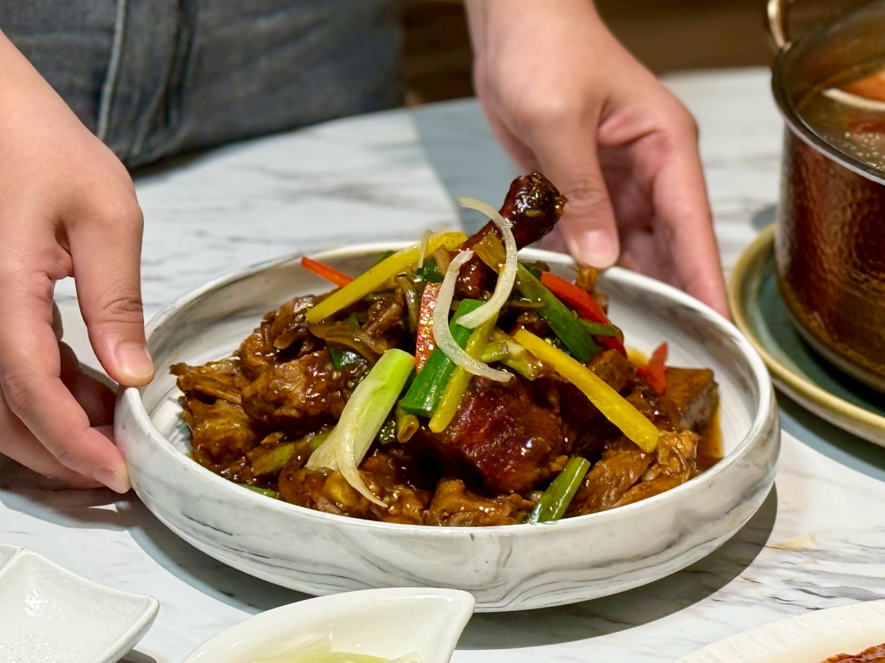 【信義區必吃美食】鴨覓烤鴨餐廳:人氣烤鴨餐廳到信義區啦!一鴨多吃兩個人四個人不管多少人都可以吃,約會聚餐都超適合 - 第8張圖 【信義區必吃美食】鴨覓烤鴨餐廳:人氣烤鴨餐廳到信義區啦!一鴨多吃兩個人四個人不管多少人都可以吃,約會聚餐都超適合