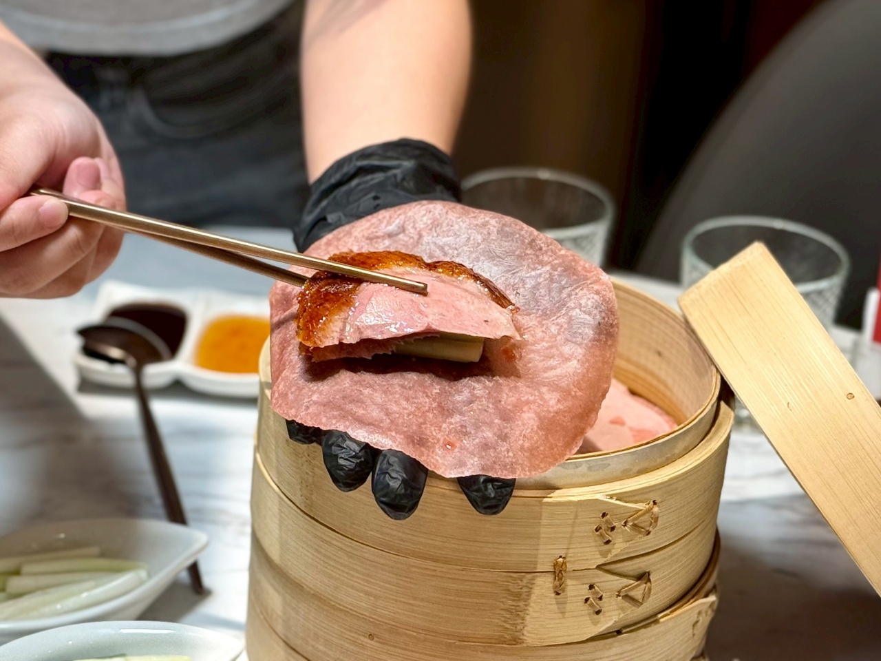 【信義區必吃美食】鴨覓烤鴨餐廳:人氣烤鴨餐廳到信義區啦!一鴨多吃兩個人四個人不管多少人都可以吃,約會聚餐都超適合 - 第7張圖 【信義區必吃美食】鴨覓烤鴨餐廳:人氣烤鴨餐廳到信義區啦!一鴨多吃兩個人四個人不管多少人都可以吃,約會聚餐都超適合