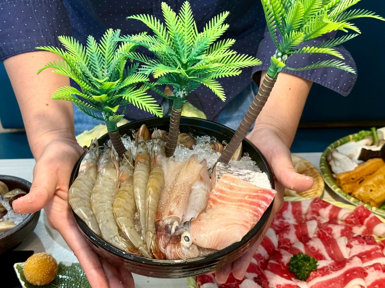 【中壢火鍋推薦】鍋泰暖泰式火鍋｜最值得一吃再吃的泰式南洋火鍋！全台首創肉骨茶湯底、超狂壽星生日禮幾歲送幾片肉、還有蔬菜飲料冰淇淋自助吧